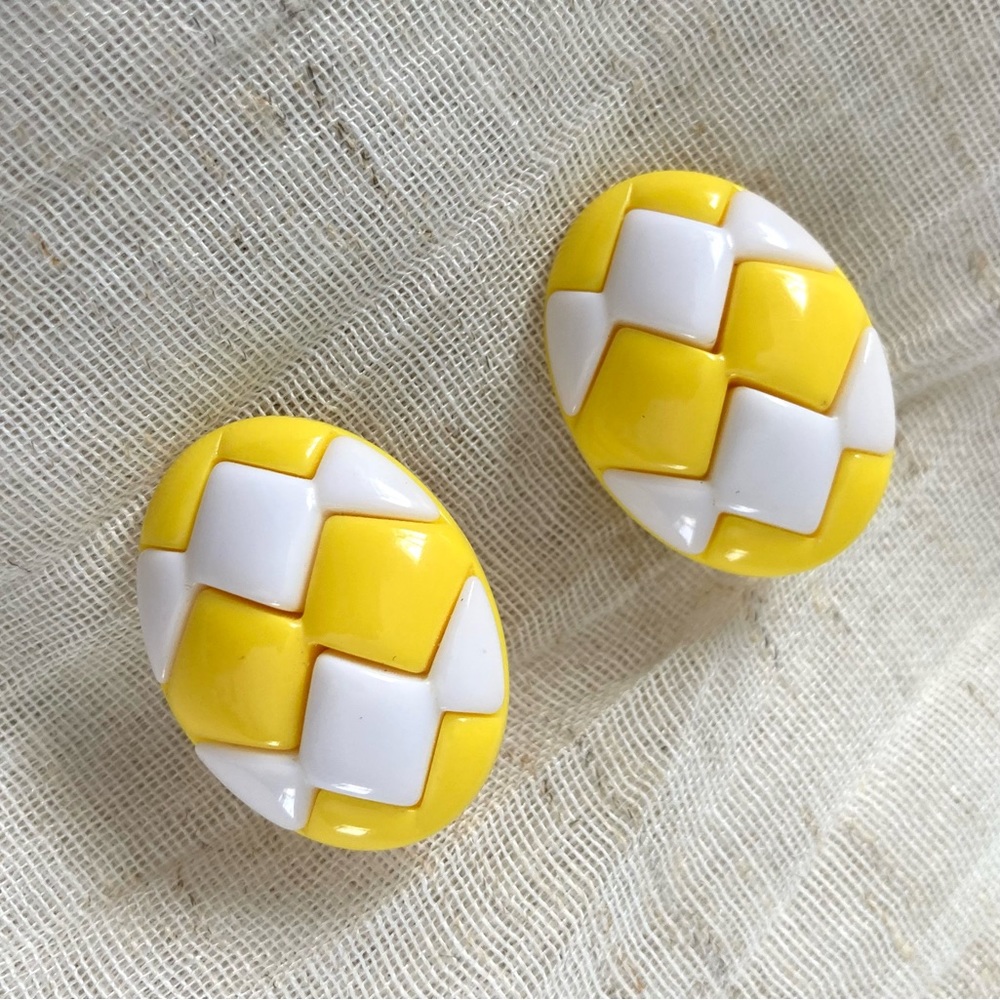 Vintage Avon “Sunsations” Earrings Clip-On Yellow & White Easter Egg